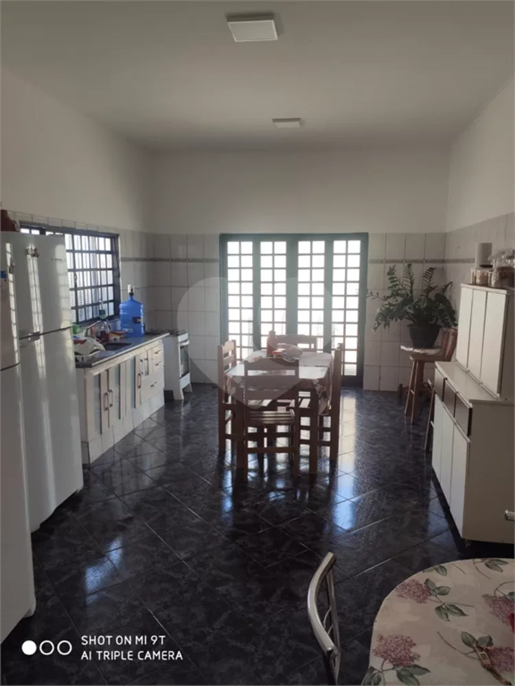 Casa à venda com 4 quartos, 224m² - Foto 1