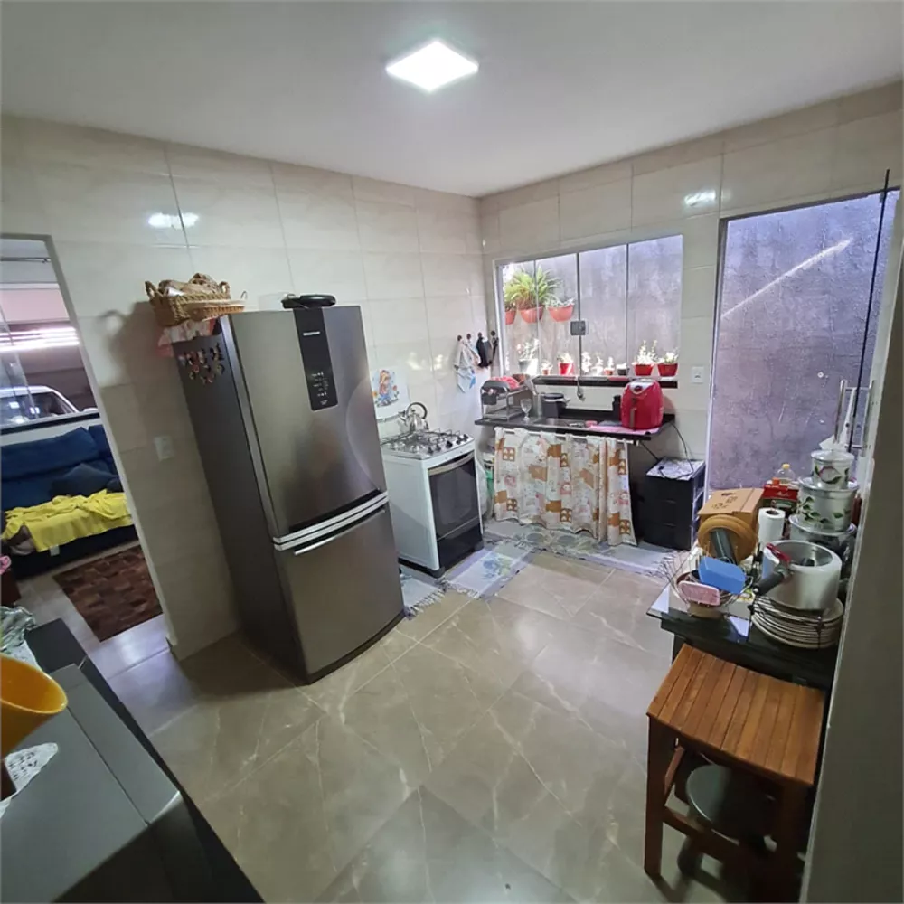 Casa à venda com 2 quartos, 100m² - Foto 1