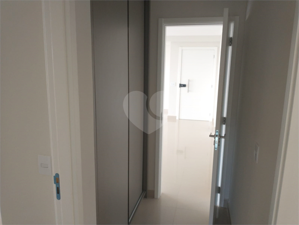 Apartamento para alugar com 3 quartos, 159m² - Foto 3