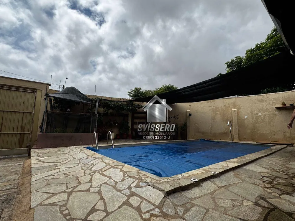 Casa, 4 quartos, 208 m² - Foto 1