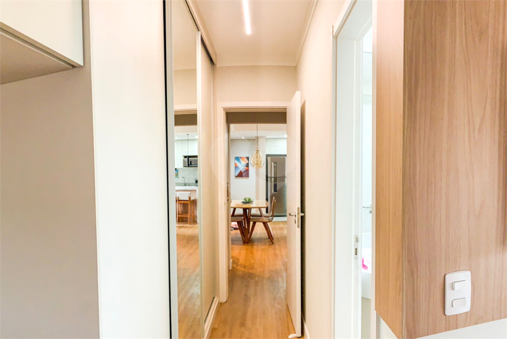 Apartamento à venda com 2 quartos, 66m² - Foto 2