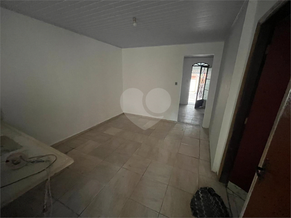 Casa à venda com 2 quartos, 80m² - Foto 2