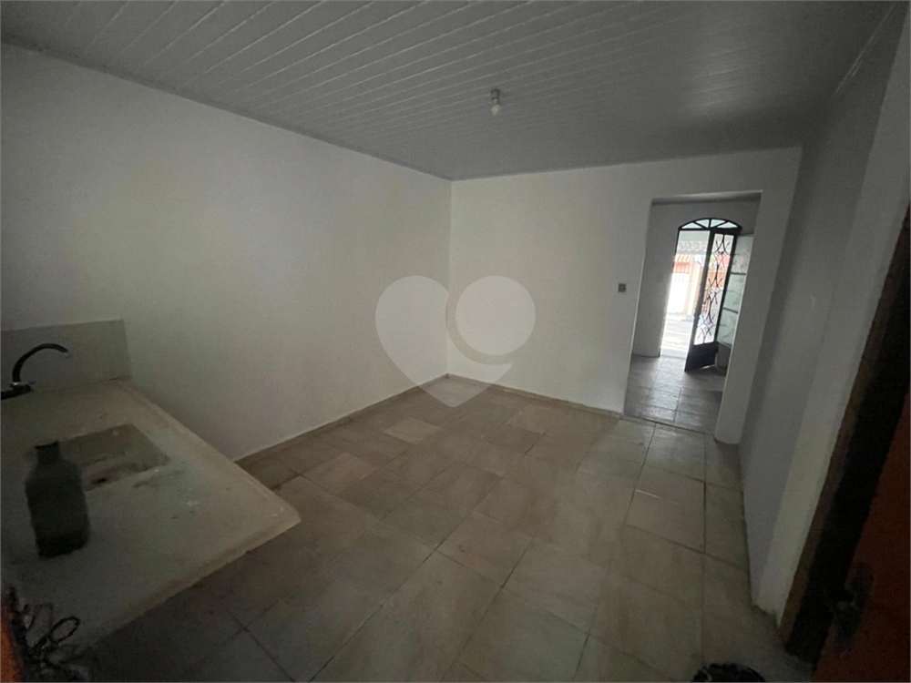 Casa à venda com 2 quartos, 80m² - Foto 1