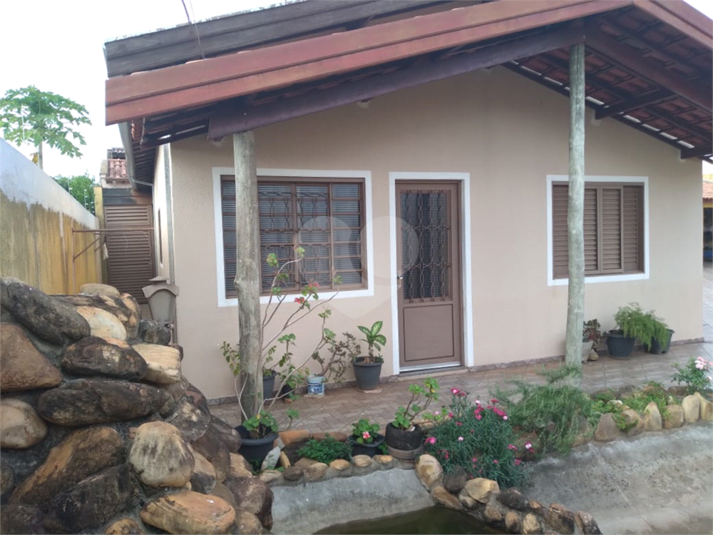Casa à venda com 3 quartos, 252m² - Foto 2