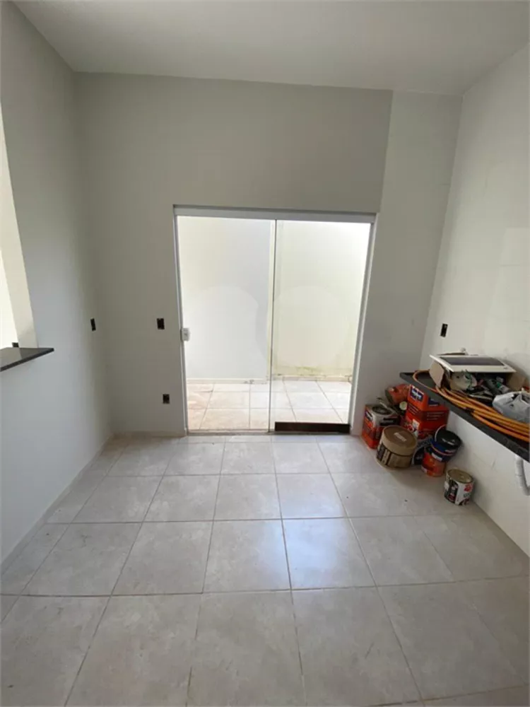 Casa à venda com 2 quartos, 70m² - Foto 5