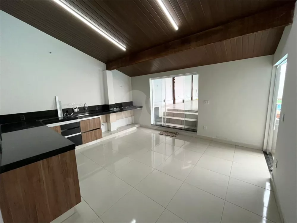 Casa à venda com 2 quartos, 220m² - Foto 1