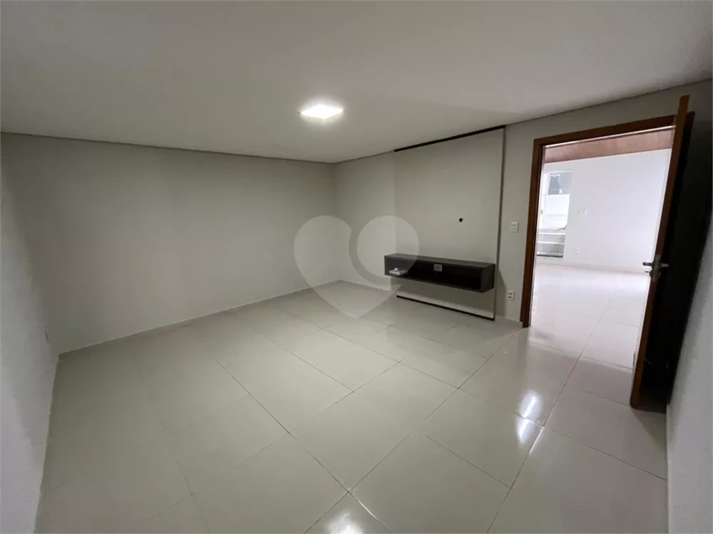 Casa à venda com 2 quartos, 220m² - Foto 4