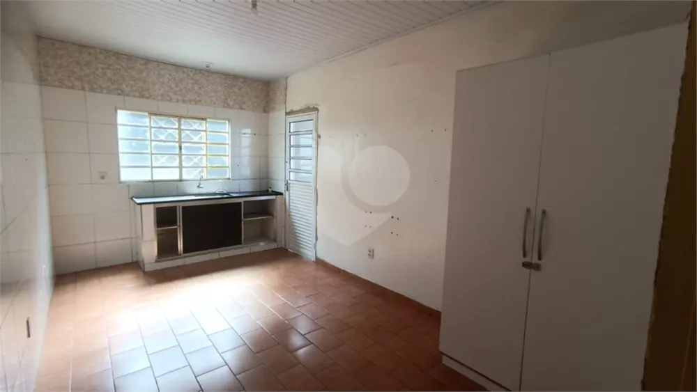 Casa à venda com 6 quartos, 228m² - Foto 1