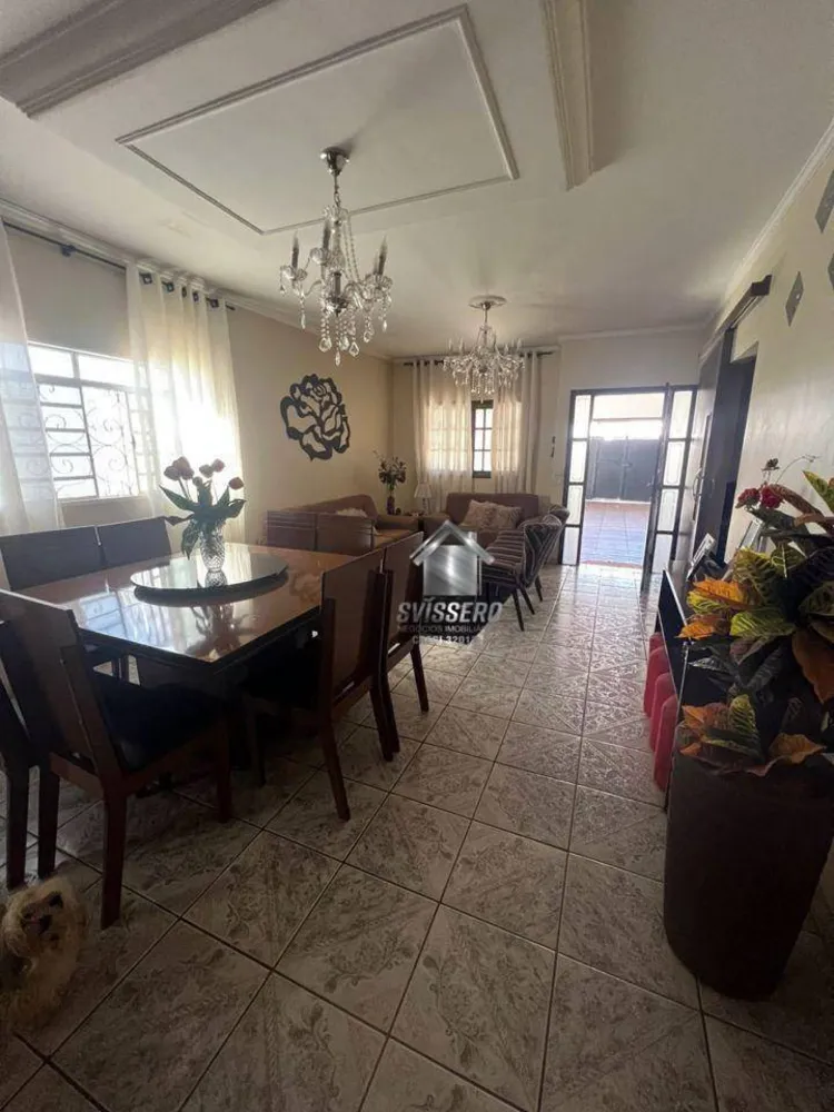 Casa, 3 quartos, 250 m² - Foto 2