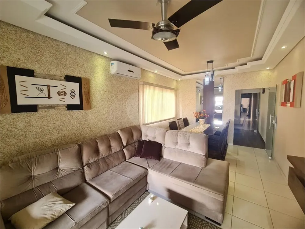 Casa, 3 quartos, 217 m² - Foto 2