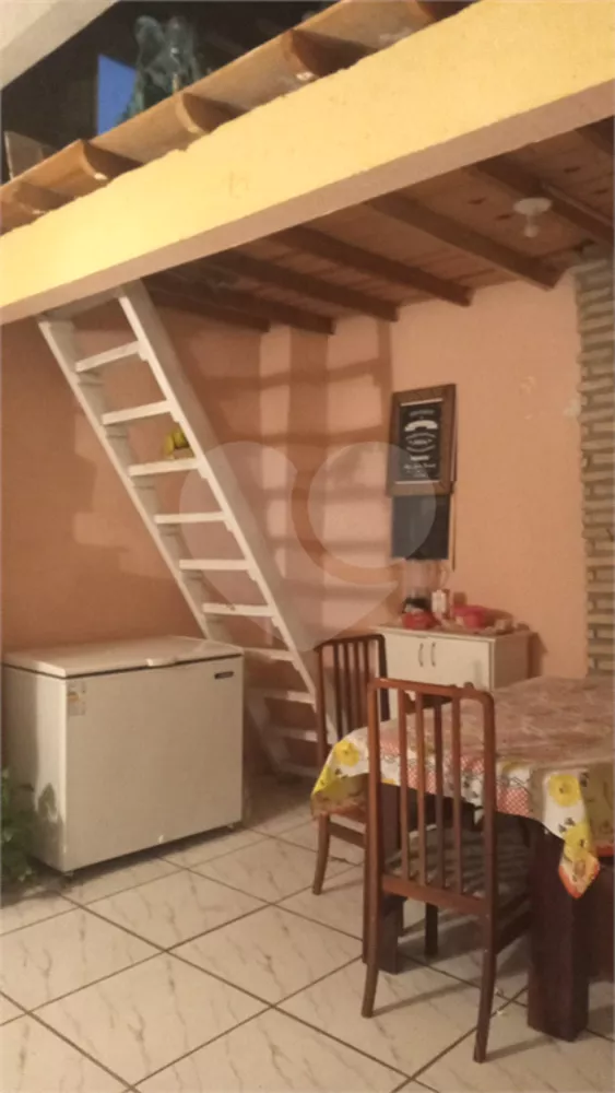 Casa à venda com 3 quartos, 119m² - Foto 1