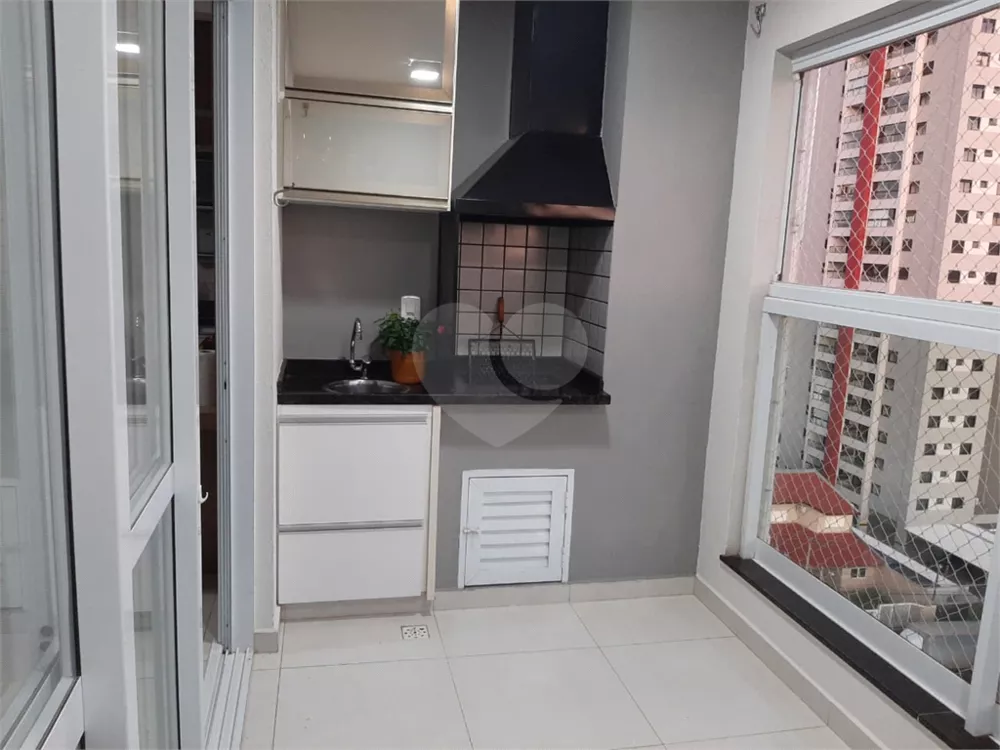 Apartamento à venda com 2 quartos, 72m² - Foto 2