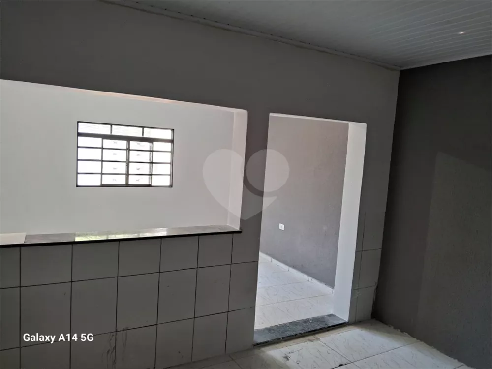 Casa à venda com 3 quartos, 70m² - Foto 2