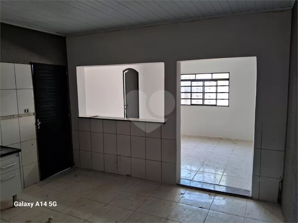 Casa à venda com 3 quartos, 70m² - Foto 1