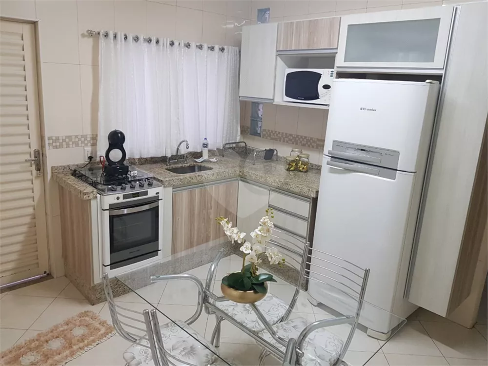 Casa à venda com 3 quartos, 147m² - Foto 1