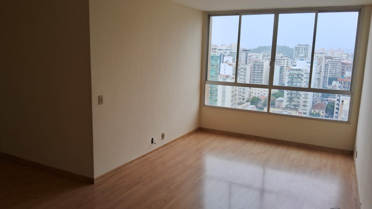 Apartamento à venda com 2 quartos, 78m² - Foto 2