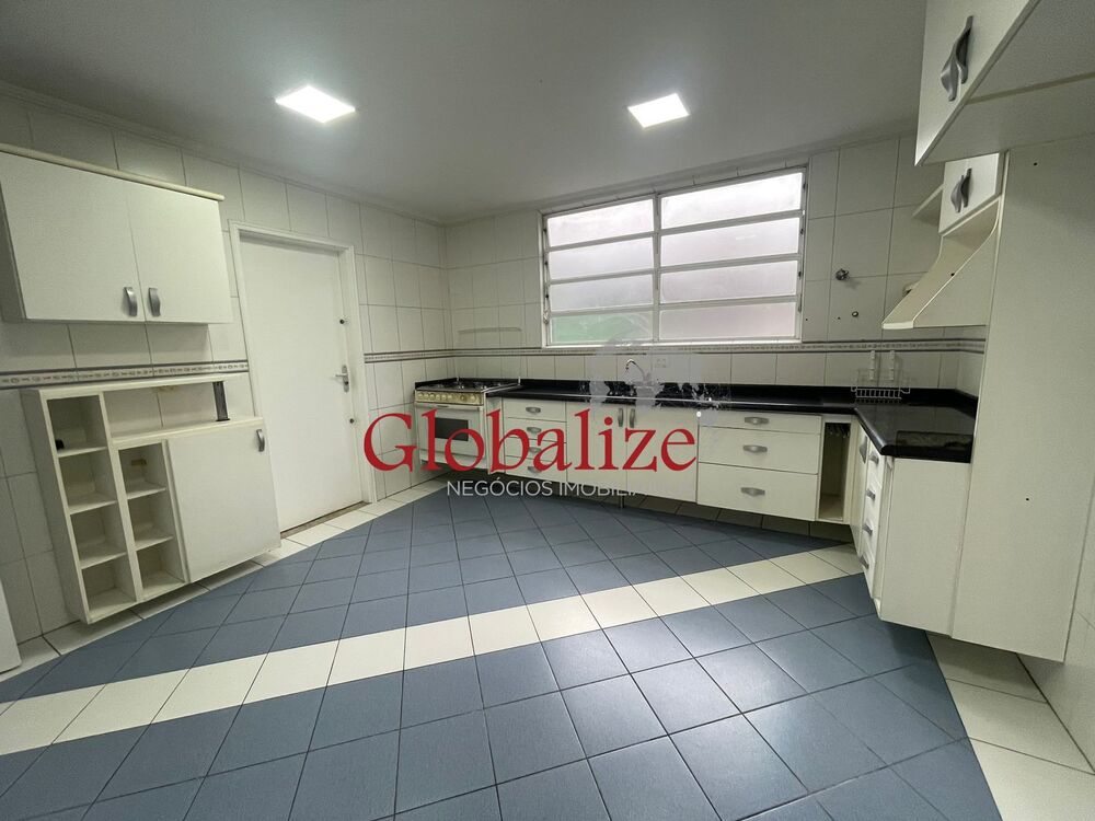 Casa à venda com 3 quartos, 330m² - Foto 4