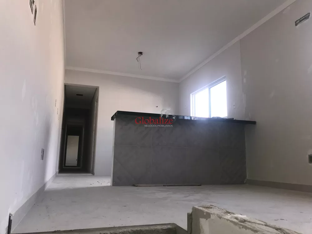 Casa à venda com 3 quartos, 120m² - Foto 2