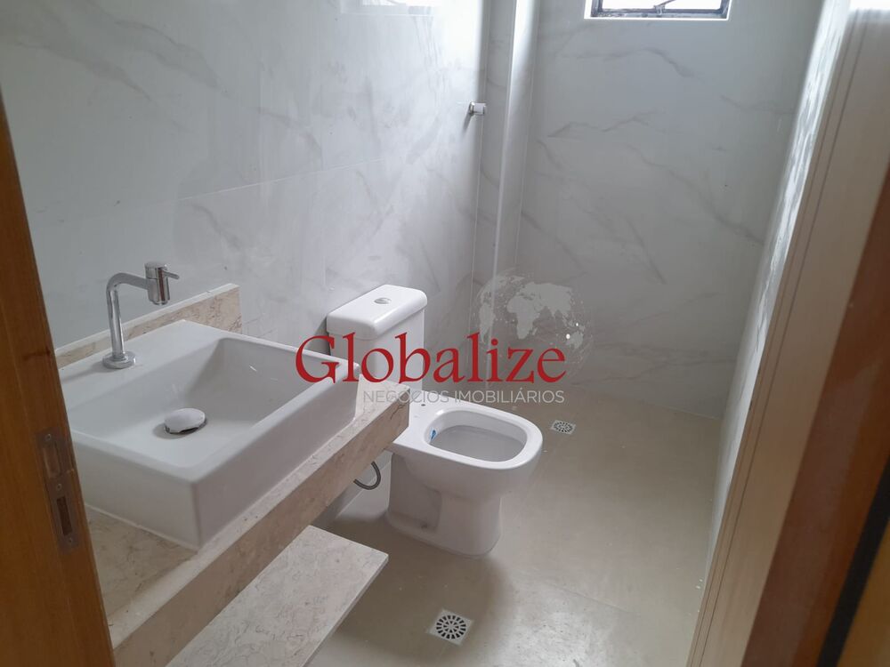 Casa à venda com 4 quartos, 200m² - Foto 4