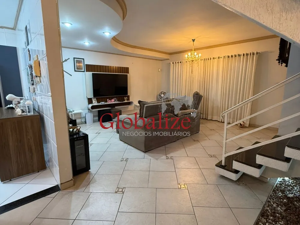 Casa, 5 quartos, 208 m² - Foto 1
