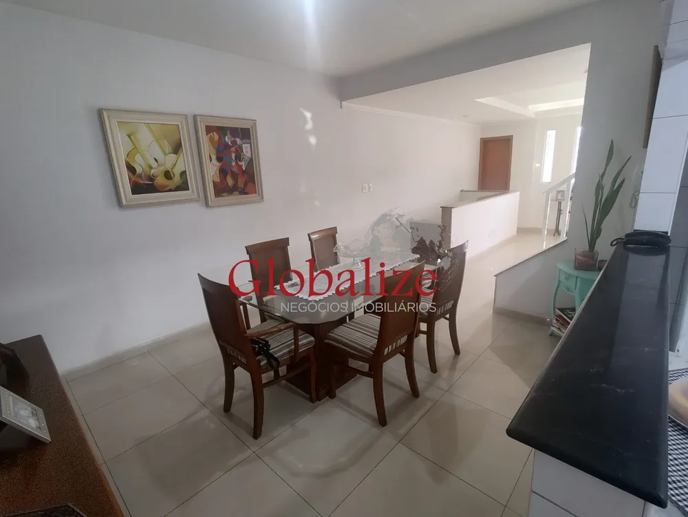 Casa, 3 quartos, 200 m² - Foto 2