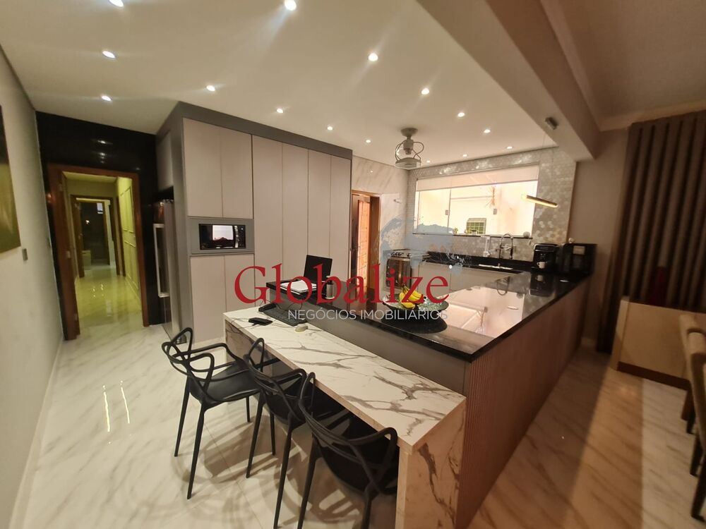 Casa à venda com 3 quartos, 200m² - Foto 11