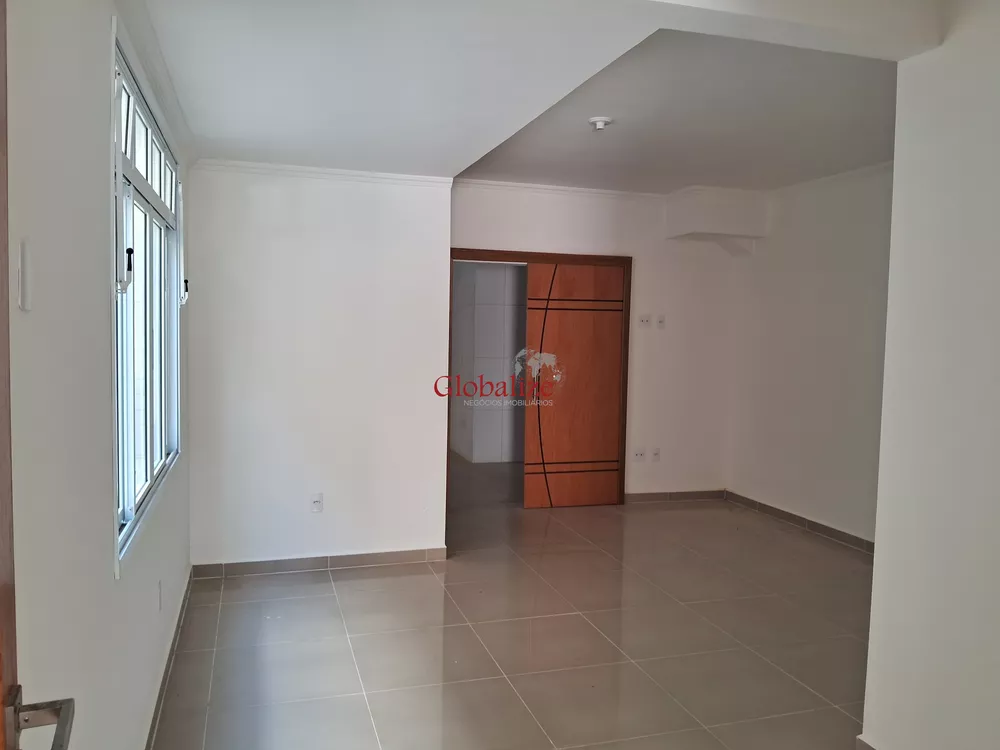 Casa à venda com 3 quartos, 130m² - Foto 1