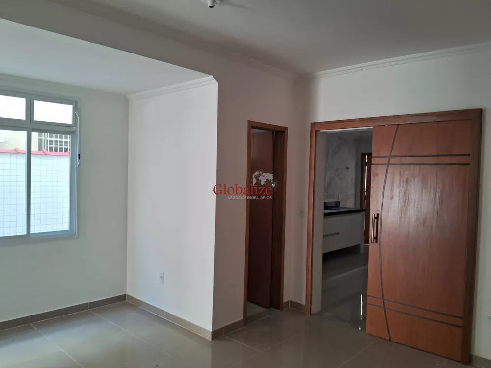 Casa à venda com 3 quartos, 130m² - Foto 2