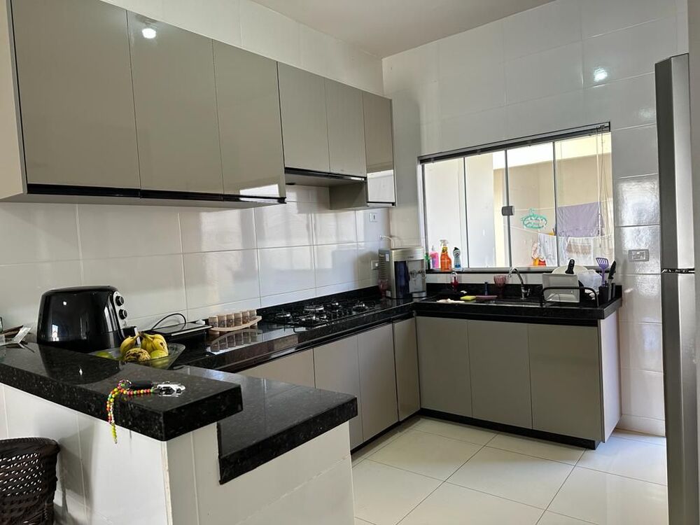 Casa à venda com 3 quartos, 180m² - Foto 2