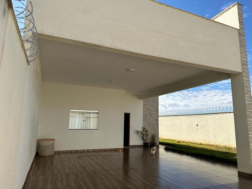 Casa à venda com 3 quartos, 180m² - Foto 1