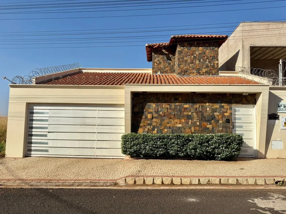 Casa, 3 quartos, 235 m² - Foto 1