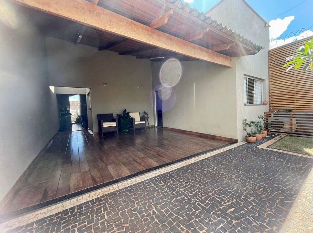 Casa à venda com 3 quartos, 163m² - Foto 1