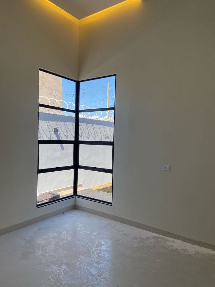 Casa à venda com 3 quartos, 198m² - Foto 1
