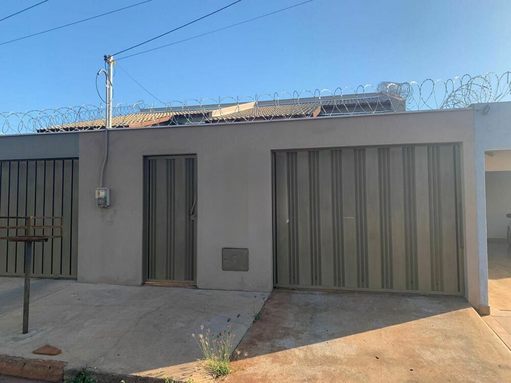 Casa à venda com 3 quartos, 90m² - Foto 1
