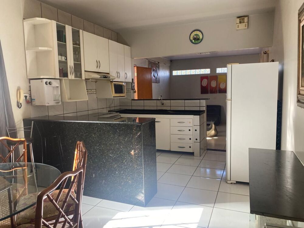 Casa para alugar com 3 quartos, 230m² - Foto 3