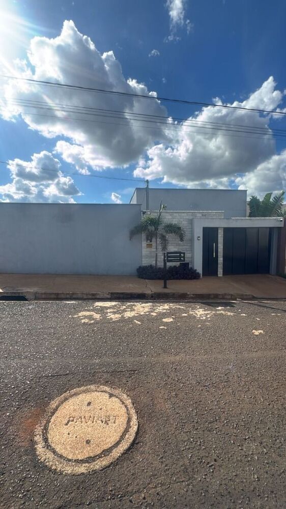 Casa à venda com 2 quartos, 157m² - Foto 1