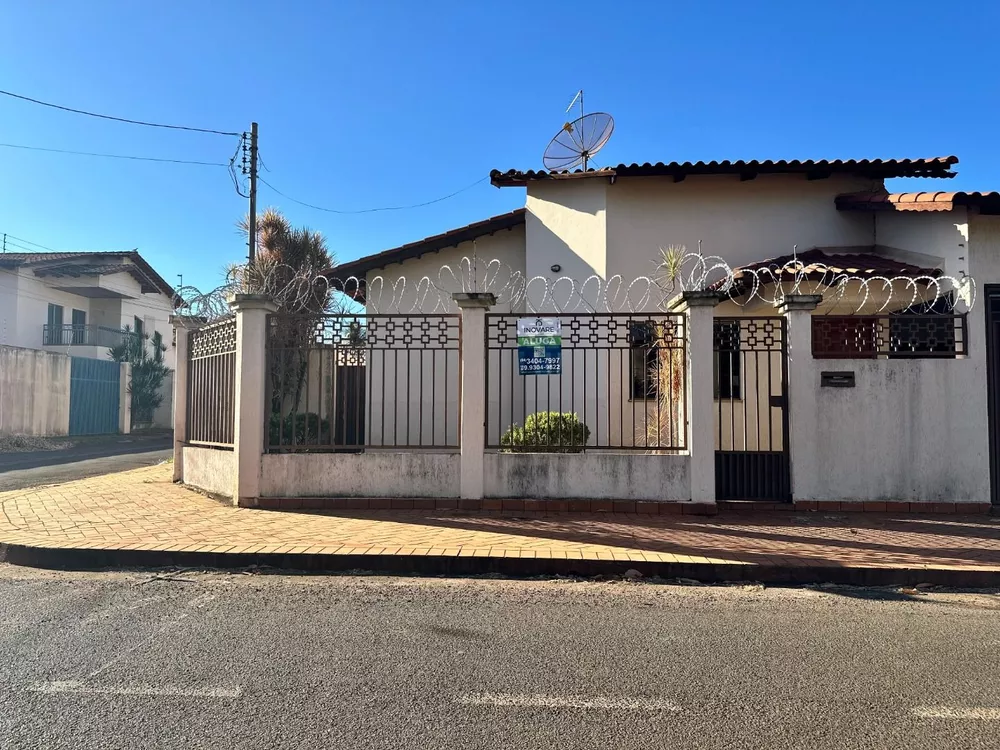 Casa à venda e aluguel com 3 quartos, 198m² - Foto 1