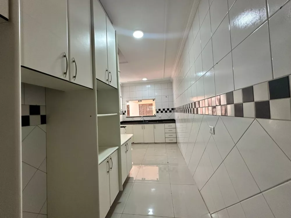 Casa à venda e aluguel com 3 quartos, 198m² - Foto 5