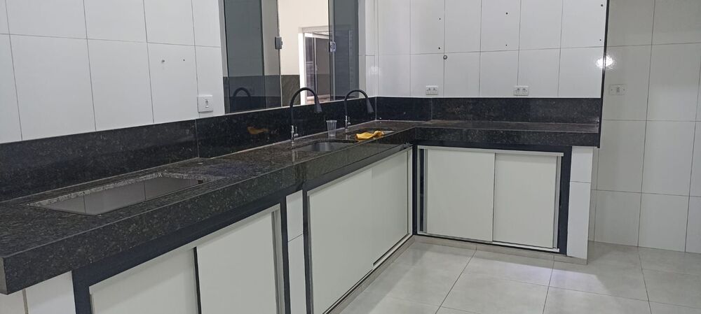 Casa à venda com 3 quartos, 220m² - Foto 3
