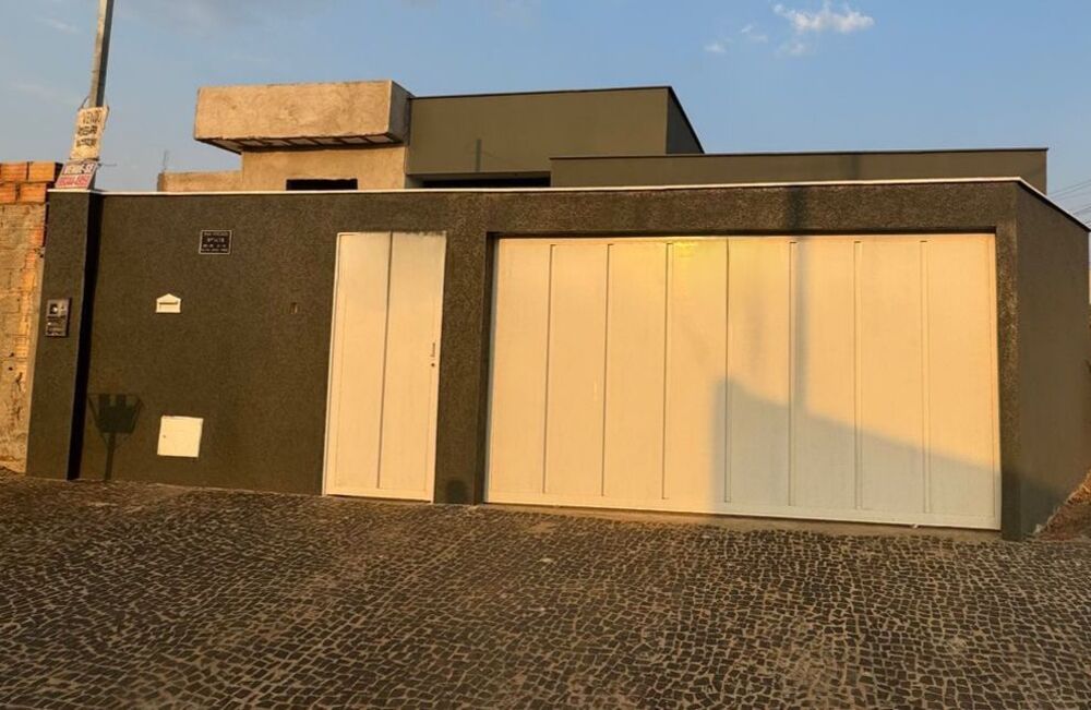 Casa à venda com 3 quartos, 150m² - Foto 1