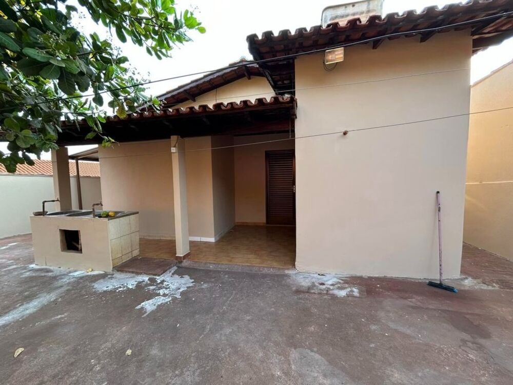 Casa à venda com 3 quartos, 160m² - Foto 1