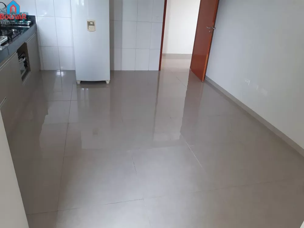 Apartamento à venda com 3 quartos, 110m² - Foto 2