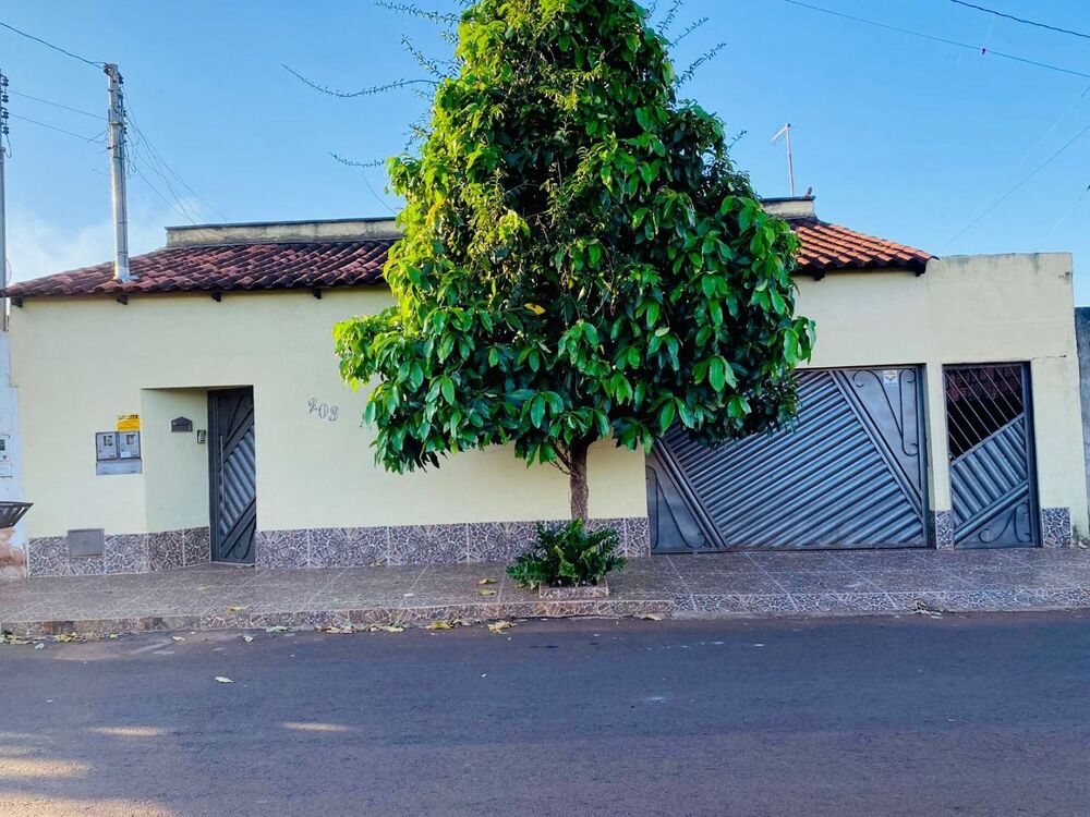 Casa à venda com 3 quartos, 242m² - Foto 2