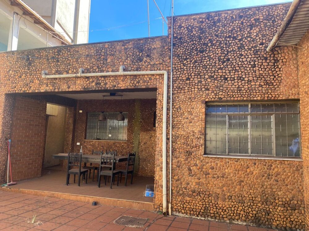 Casa à venda com 8 quartos, 280m² - Foto 2