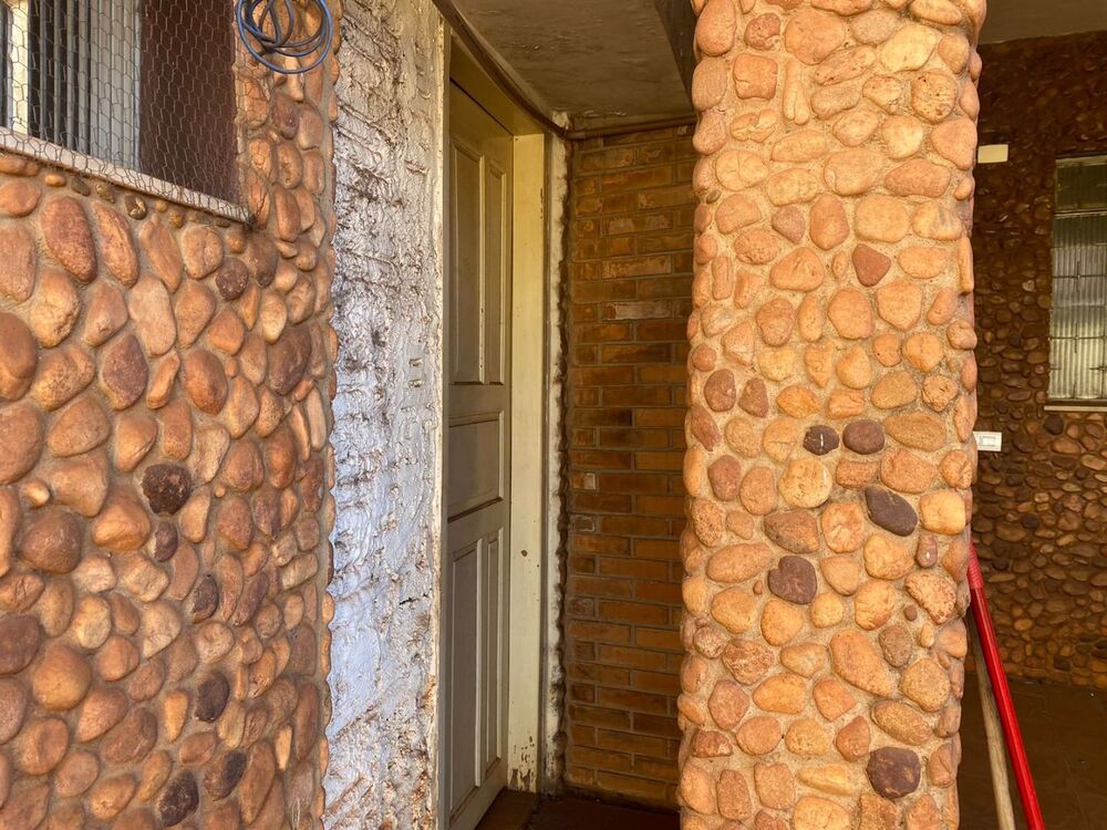 Casa à venda com 8 quartos, 280m² - Foto 3
