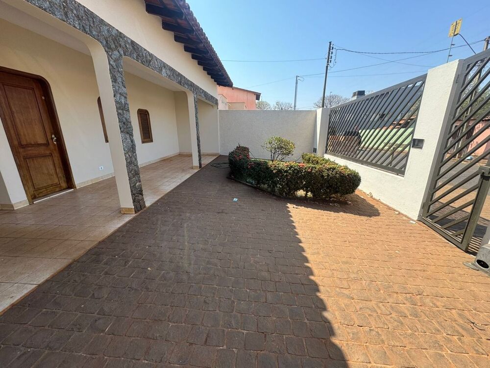 Casa à venda com 3 quartos, 214m² - Foto 4