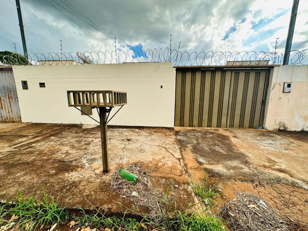 Casa à venda com 3 quartos, 64m² - Foto 1