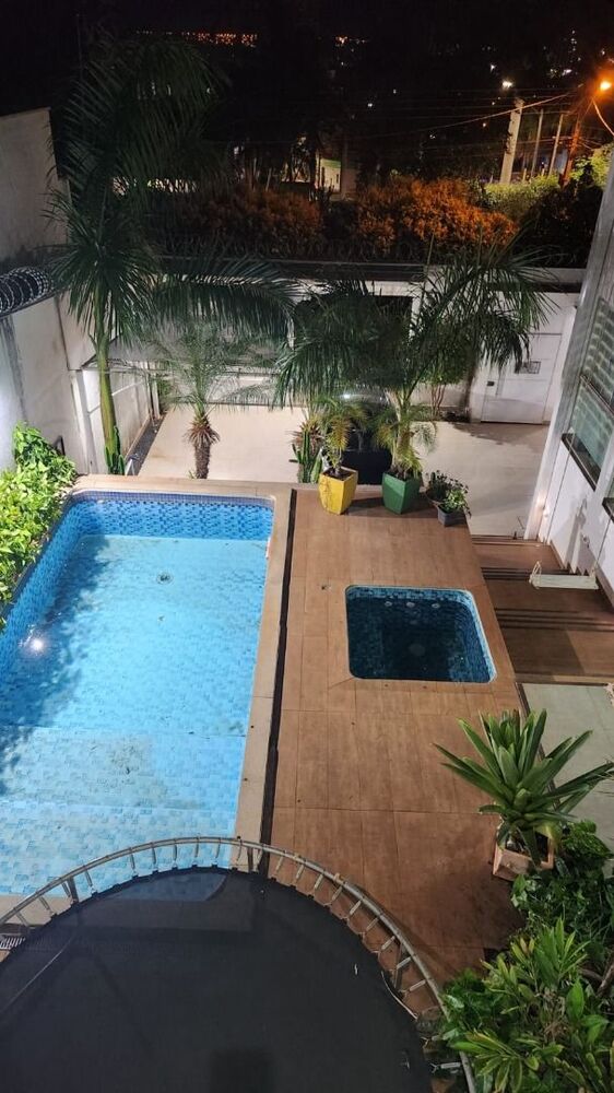 Casa à venda com 4 quartos, 332m² - Foto 1