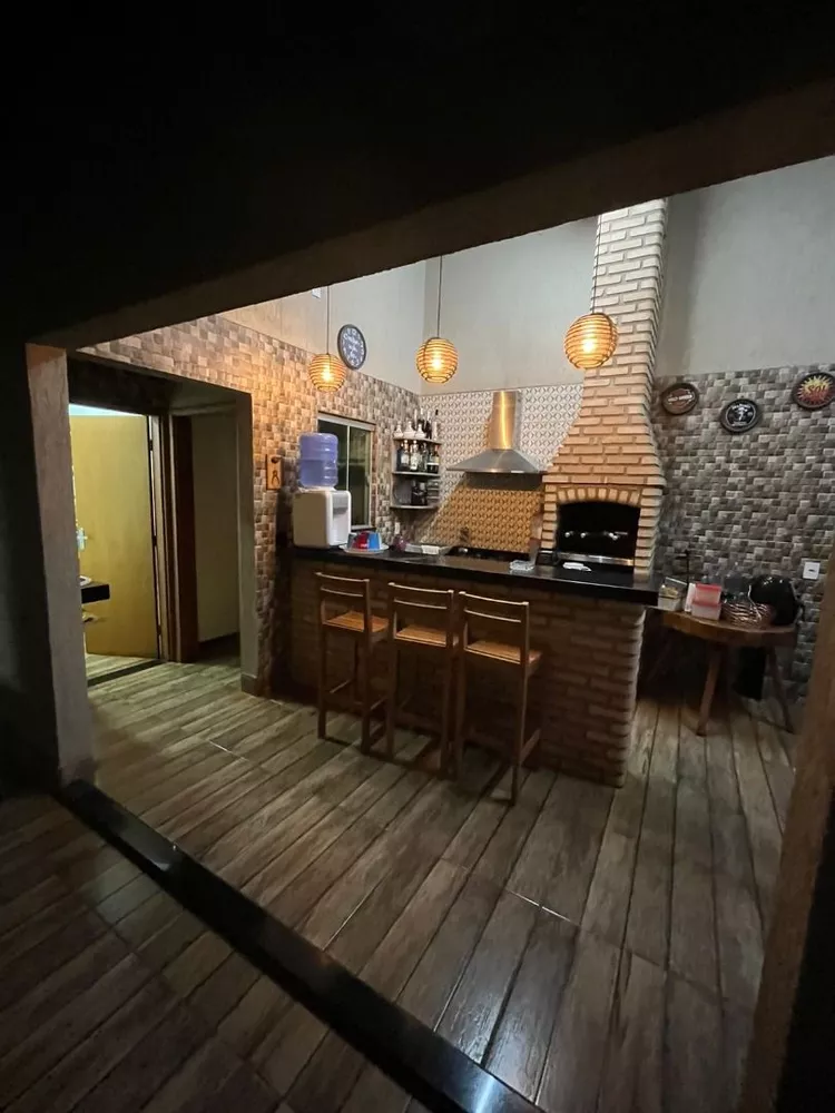 Casa à venda com 3 quartos, 230m² - Foto 1