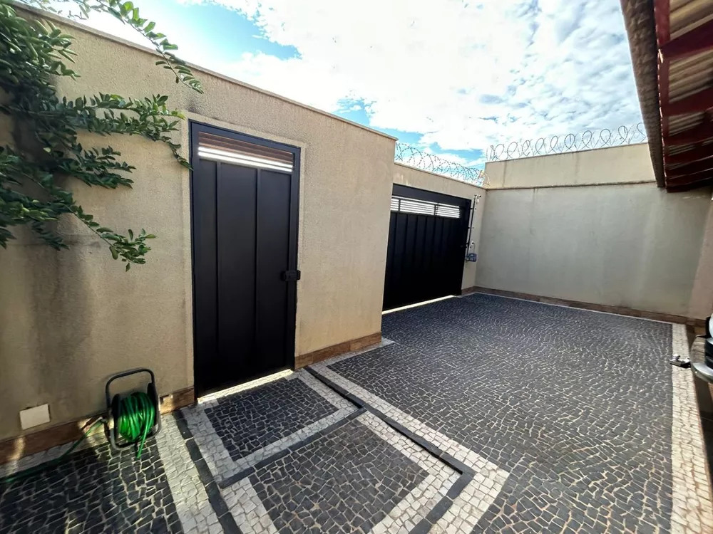 Casa à venda com 3 quartos, 230m² - Foto 3